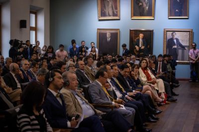 Autoridades universitarias, estudiantes, integrantes del cuerpo diplomático e invitados especiales fueron parte de este encuentro.